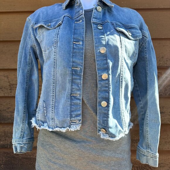 Justice Girls Denim Jacket Size 16/18 Light Blue Stretchy Frayed Hem Button Fron - Picture 7 of 10